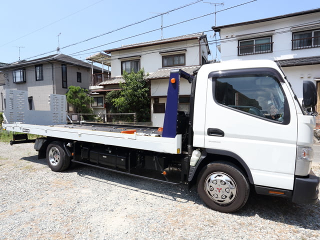 事故対応につかわれる積載車